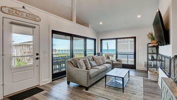 House, 6 Bedrooms | Living room