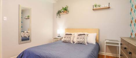 3 dormitoris, escriptori, planxa i posts de planxar i wifi gratuïta