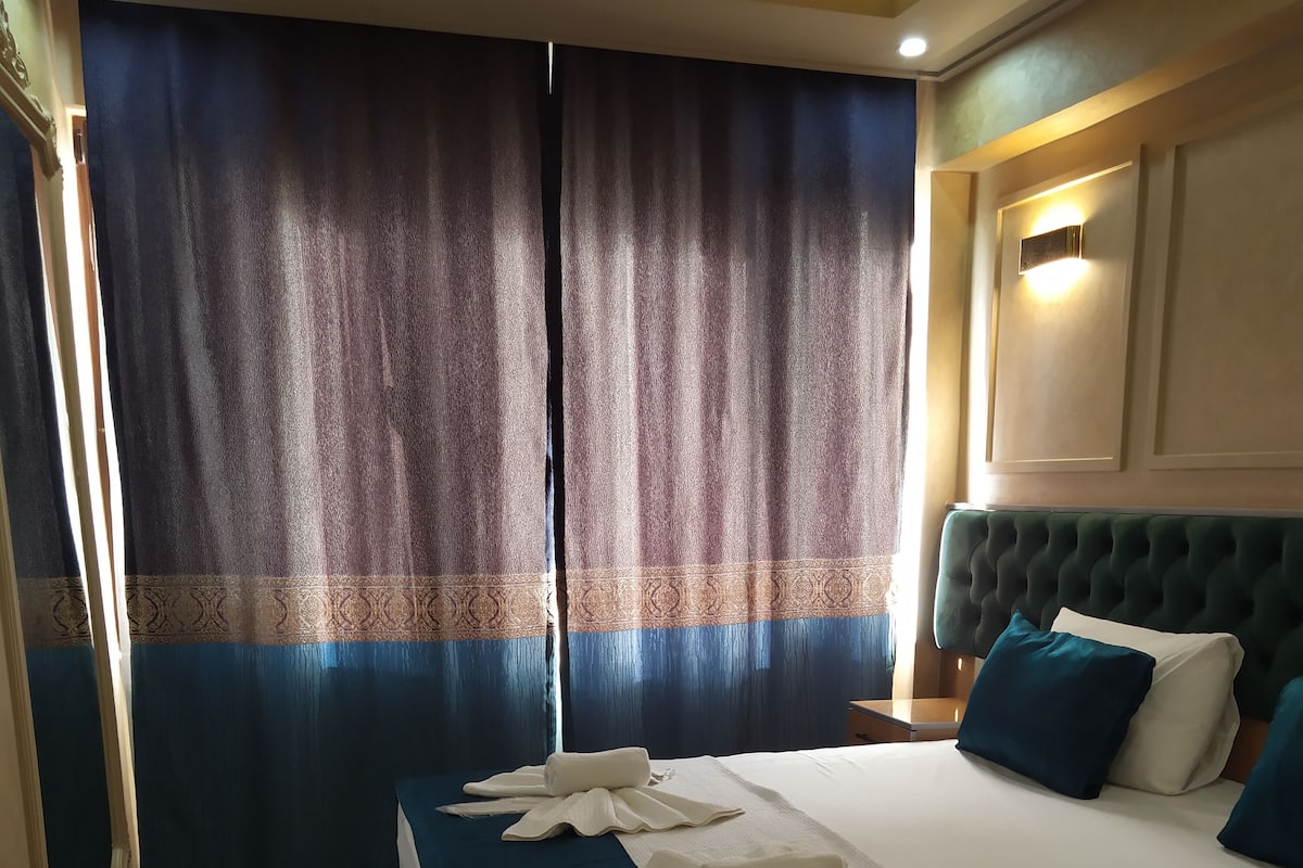 Premium bedding, minibar, in-room safe, blackout drapes