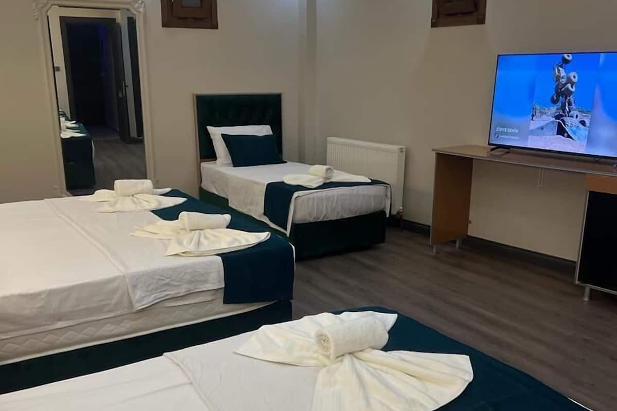 Basic Room, 1 Bedroom | Premium bedding, minibar, in-room safe, blackout drapes