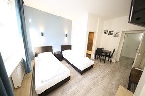 Deluxe Studio | Premium bedding, blackout drapes, free WiFi, bed sheets - LUXOMES - Aparthotel Zentrum (Nuremberg)