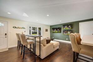Game room - The place to stay in the shadows of Lambeau (Green Bay)