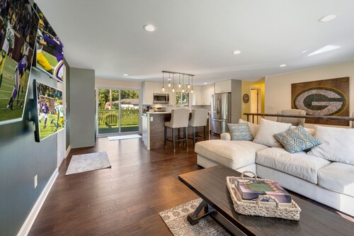 The place to stay in the shadows of Lambeau