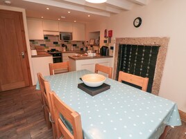 Fridge, dishwasher, cookware/dishes/utensils