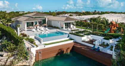 Luxury Villa - 4 Bedroom Waterfront Property