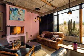 Habitación Deluxe, 1 cama de matrimonio, bañera, vistas a la montaña | Edredones de plumas, wifi gratis, ropa de cama