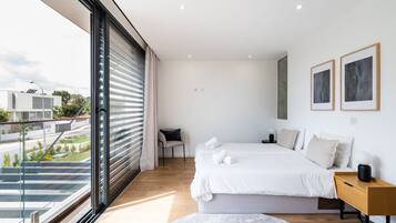 3 bedrooms, travel crib, WiFi, bed sheets