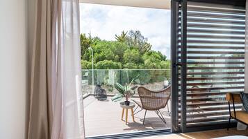 3 bedrooms, travel crib, WiFi, bed sheets