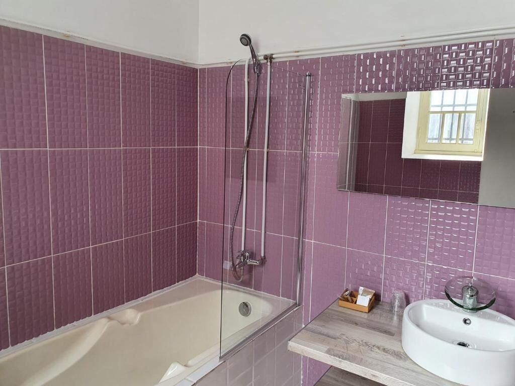 Standard Room | Bathroom | Hair dryer, towels