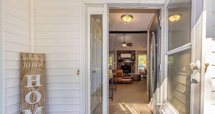 Cozy Home - Walkable to Downtown Senoia