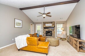 TV, fireplace