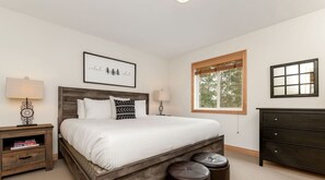 3 chambres, bureau, Wi-Fi, draps fournis