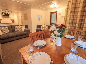 Cottage | Dining
