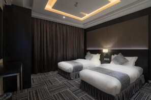 Minibar, Zimmersafe, Verdunkelungsvorhänge, schallisolierte Zimmer