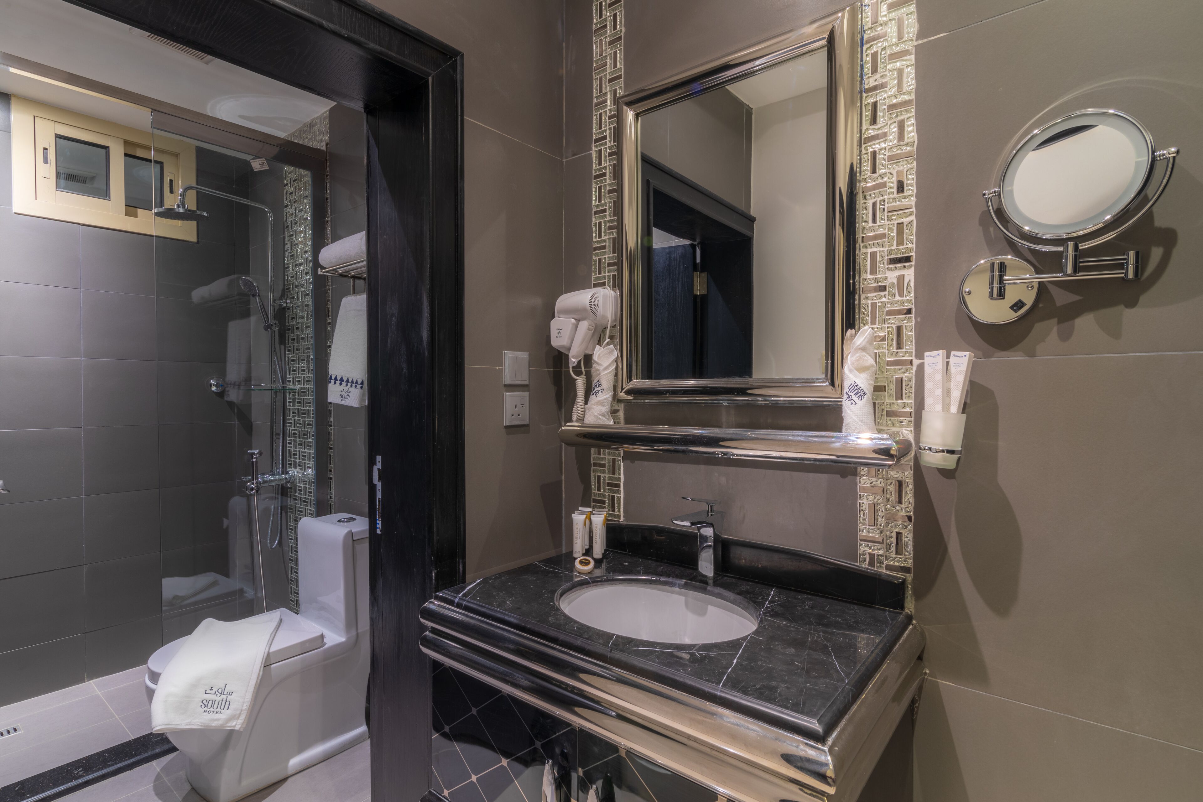 2 bedrooms, minibar, in-room safe, blackout curtains