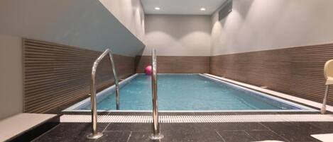 Indendørs pool