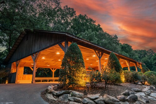 The Falls at Whitetail Ranch - Intimate Retreat