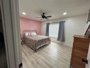 2 bedrooms, iron/ironing board, WiFi, bed sheets - 35 min  to Oxford 75 min Graceland (New Albany)