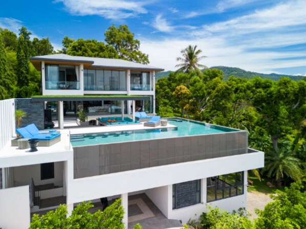 Alberca al aire libre 