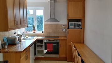 Ferienhaus, Mehrere Betten | Eigene Küche | Kühlschrank, Mikrowelle, Ofen, Herdplatte