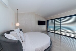 4 quartos, cofres nos quartos, escrivaninha