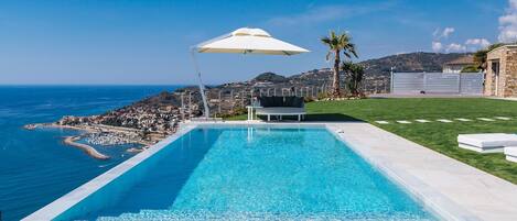 Piscine extérieure, piscine chauffée