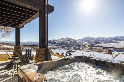 Beautiful Condo | Private Balcony & Hot Tub