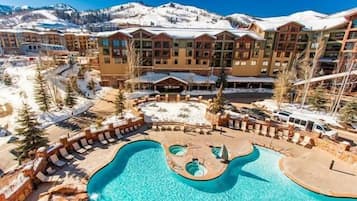 Lämmitetty uima-allas