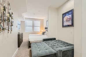 2 bedrooms, iron/ironing board, travel cot, free WiFi - Walk to Main Street - Ski in/Out, Hot Tub, Perfect Location! (Park City)