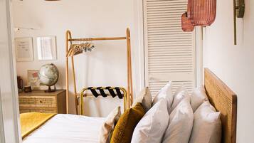 2 Schlafzimmer, Schreibtisch, Bügeleisen/Bügelbrett, Reisekinderbett