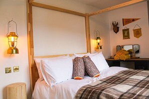 2 chambres, bureau, fer et planche à repasser, lit de bébé portatif