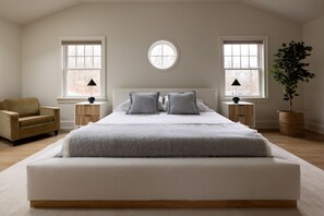 5 Schlafzimmer, Schreibtisch, Bügeleisen/Bügelbrett, WLAN