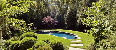 Piscina all'aperto, una piscina riscaldata