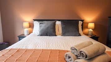3 habitaciones, decoración personalizada y muebles diferentes