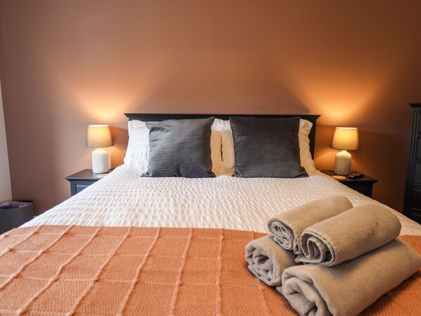 3 bedrooms, individually decorated, individually furnished, free WiFi - Printers Cottage (Alford)