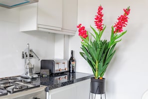 Highchair, dining tables - 3 Bed Flat, Dedicated Workspace, Parking, 4KTV (London)