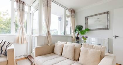 3 Bed Flat, Dedicated Workspace, Parking, 4KTV