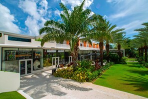 Exterior - Stylish 1 Bd/1Bth Penthouse Apt w/ Rooftop Pool (Grand Cayman)