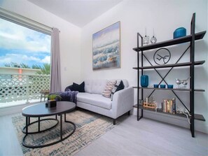 TV, offices - Stylish 1 Bd/1Bth Penthouse Apt w/ Rooftop Pool (Grand Cayman)