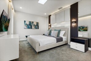 5 chambres, fer et planche à repasser, Wi-Fi, draps fournis