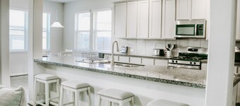 Family Haven: Spacious 4-Bedroom Retreat!