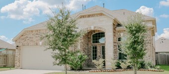 Family Haven: Spacious 4-Bedroom Retreat!