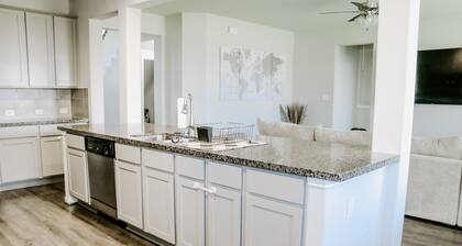 Family Haven: Spacious 4-Bedroom Retreat!