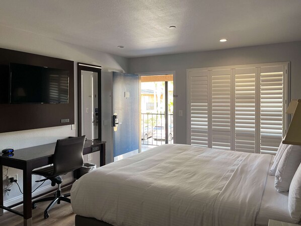 Desk, laptop workspace, free WiFi, bed sheets - Studio 6 Vallejo, Ca – Napa Valley (Vallejo)