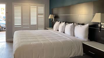 Desk, laptop workspace, free WiFi, bed sheets