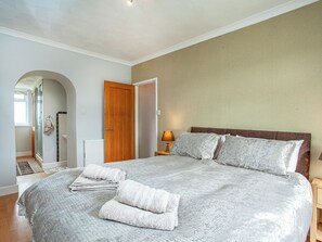 4 bedrooms, free WiFi, bed sheets