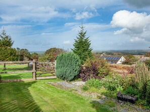 Property grounds - 4 bedroom accommodation in Stenalees, near St Austell (Stenalees, near St Austell)