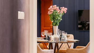 Executive Apartment | 1 bedroom, iron/ironing board, free WiFi, bed sheets