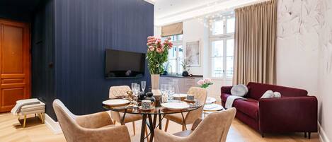 1 habitación, tabla de planchar con plancha, wifi gratis y ropa de cama