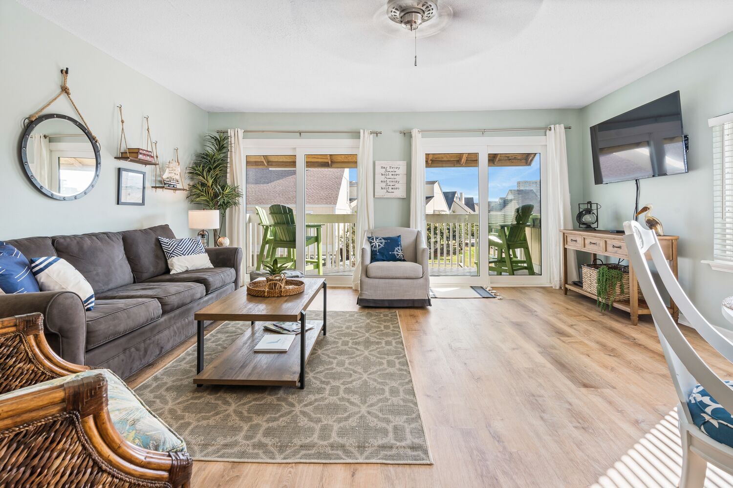 Pvt Beach ~Beach Chairs ~Golf ~Tennis ~Dog-Friendly